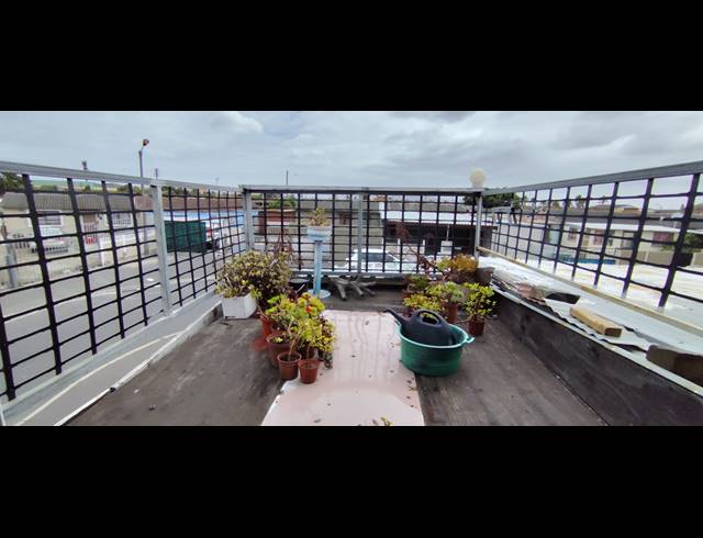 2 BEDROOM FREEHOLD FOR SALE IN MANENBERG